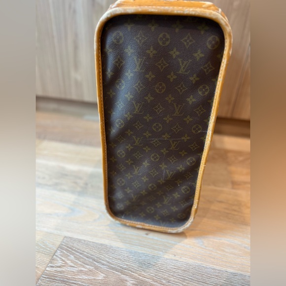1970s Vintage Louis Vuitton Suitcase - Picture 4 of 9